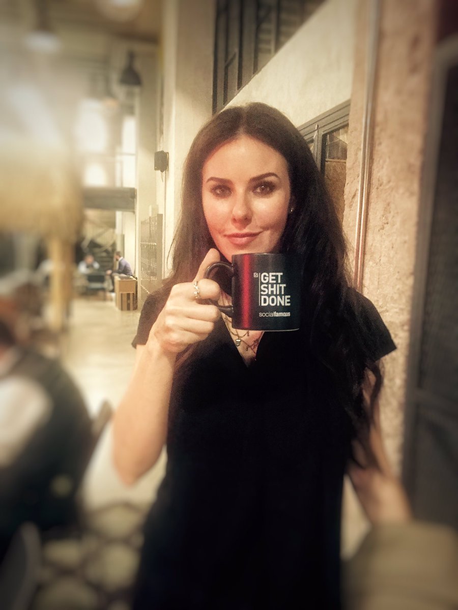 Güzel projeler, güzel insanlarla yapılır dediler😀 Ama Türkiye güzeli olacağını düşünmemiştik😀 <a href="/tweetingdefne/">Defne Samyeli</a> @harikahuygur