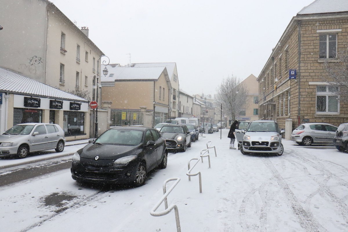 Conflans Sainte Honorine On Twitter Il Neige Sur Conflans Les Chaussees Peuvent Etre Glissantes Soyez Prudents Lors De Vos Deplacements