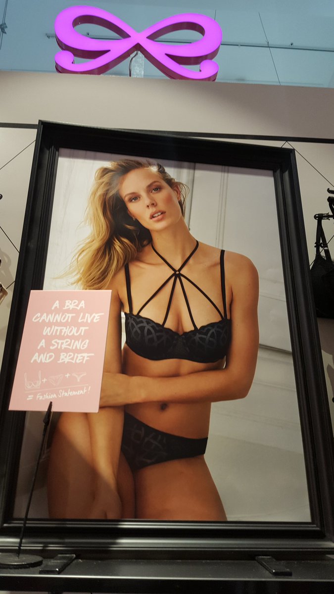 Dit is tot nu toe mijn favoriet! Een erg mooi design en de bandjes maken het een echte eye catcher ♡

#hkmacademy hunkemoller.com