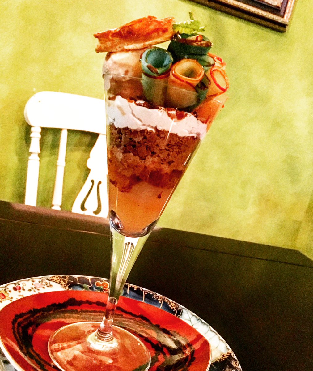 CafeMarrone's tweet photo. という事で
マローネの🐒
🍎Appleパフェはこんな感じです🍏
ビジュアルもカワイイでしょ❓ https://t.co/M7XZeGQPwn