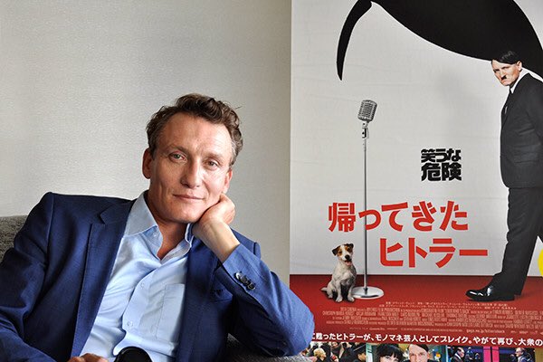 モネえいが V Twitter 帰ってきたヒトラーの俳優 オリヴァーマスッチがイケメンすぎて 本当にこの人がヒトラー役 となりました こんな綺麗な顔からは想像もつかないヒトラー味が凄かった あれは特殊メイクだったのか 演技力に脱帽 モネえいが V Twitter 帰ってきたヒトラーの俳優 オリヴァーマスッチがイケメンすぎて 本当にこの人がヒトラー役 となりました こんな綺麗な顔からは想像もつかないヒトラー味が凄かった あれは特殊メイクだったのか 演技力に脱帽