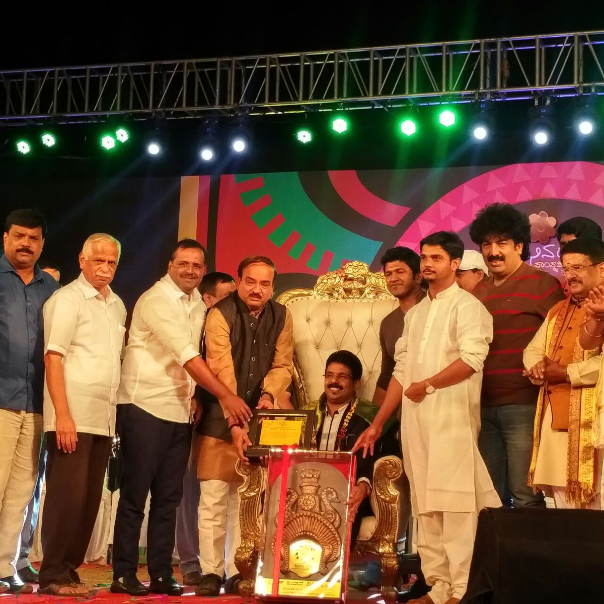 FortuneUAE's tweet photo. Kireeta Dharane Award conferred to our Chairman - Mr Praveen Shetty in NAMMOORA HABBA programme@B'lore last night.Heartiest Congratulations https://t.co/aNbgCDtTfK