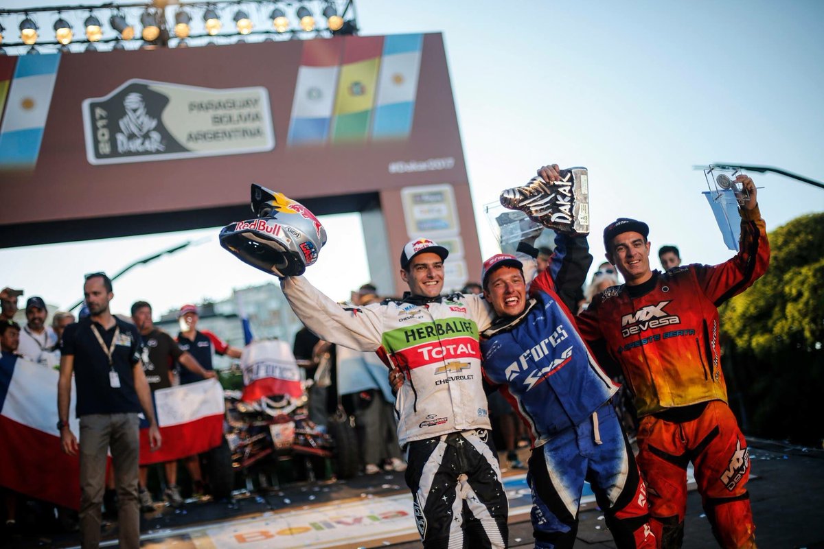 PabloCopetti's tweet photo. Gran foto del podio con @IgnacioCasale y @Karyakin_s 🥉🔝Momento único e inolvidable! #mxdevesa #oresteberta #Dakar2017 #podiodakar2017 https://t.co/gYqaR4Le20