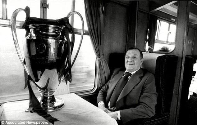 Happy Birthday you legend 1919, Bob Paisley selama 9 tahun memenangkan 20piala diantara nya 3 piala Champions 😍😍