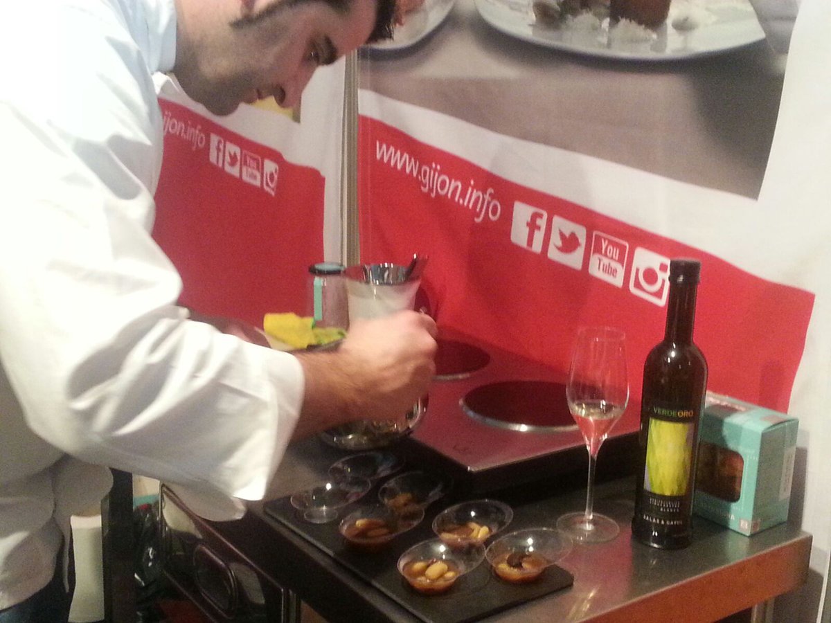 GijonTurismo's tweet photo. La #fabada de #ElLlar para @GijonTurismo triunfa en #MadridFusion #MF2017 y traspasa fronteras😀@SidraTrabanco @vormicrobrewery @oteainforma https://t.co/20F3V4KP95