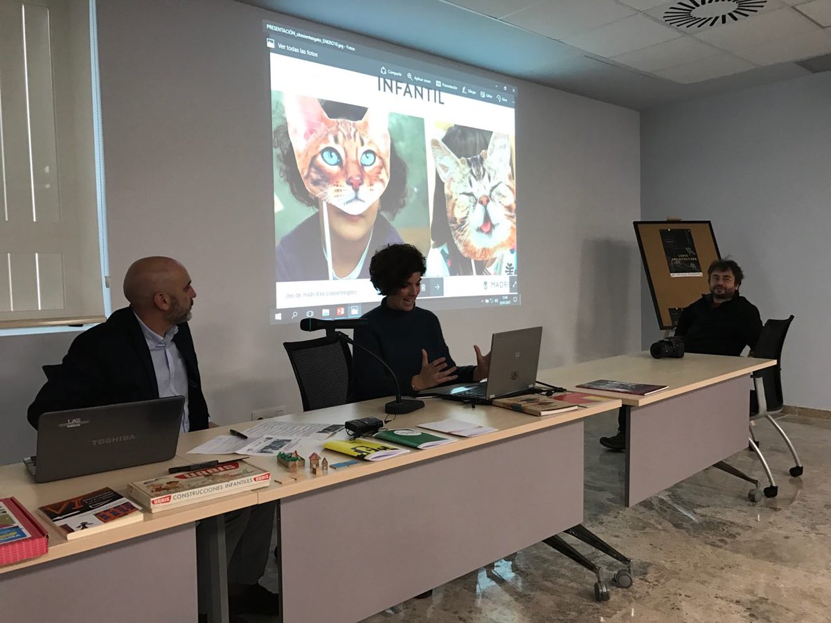 sitesientesgato's tweet photo. #FelizLunes Presentando nuestro proyecto en la @UAM_Madrid
¡Queremos que los niños y universitarios decidan un Madrid mejor! #ccenruta https://t.co/svwTjAycbg