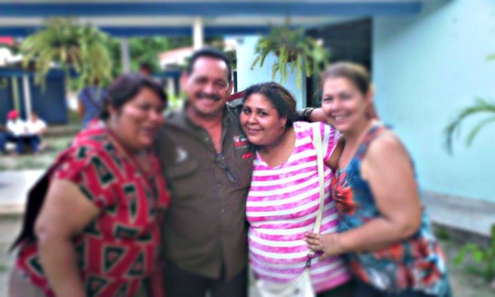 freddyzur's tweet photo. Chavista que no es ladron no es chavista capturada en Aragua la coordinadora de los CLAP por autorobo https://t.co/Q2IQ8bc3pS