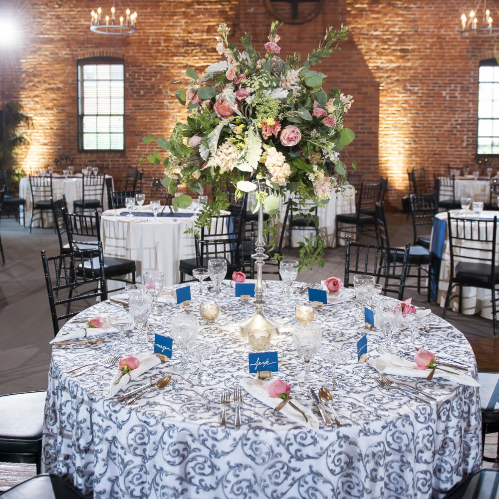 We have a (seriously beautiful) case of the Monday blues. #Petalswithstyle #lfphoto #queenstlinens