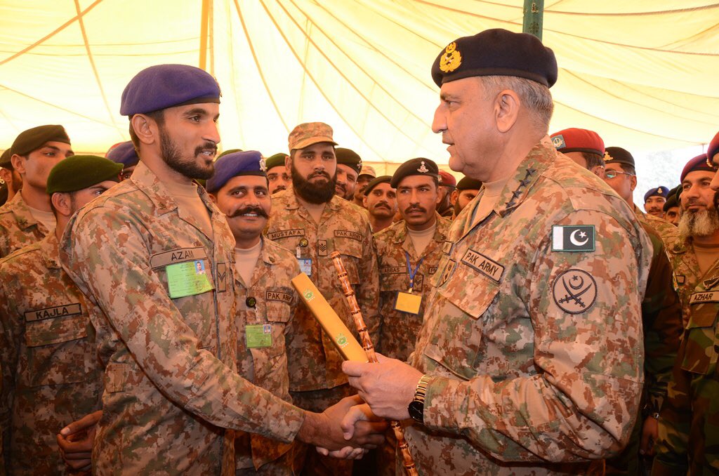 AmnaFazail's tweet photo. #COAS Gen Qamar Bajwa visit to #Multan Garrison #StrikeCore
Pak Army is the best among all due to its professional soldier's says #Bajwa https://t.co/3boVpDvSq6