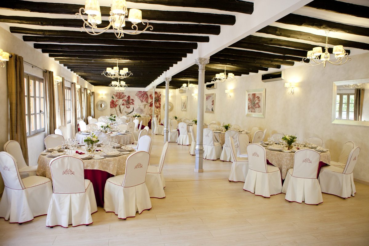 Restaurante ideal para celebrar bautizos y banquetes en Madrid.  fuentearcos.com/banquetes-y-ba…