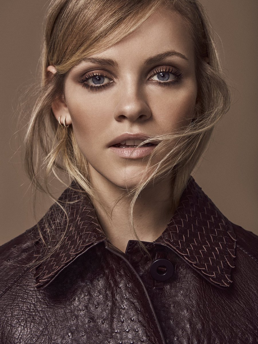 SusanaCutanda's tweet photo. New work @telva @GintaLapina89 #photographer @tomasdlfuente   #GabrielaBilbao #PabloIglesias @talentsmag @BottegaVeneta https://t.co/Cc39bajigB