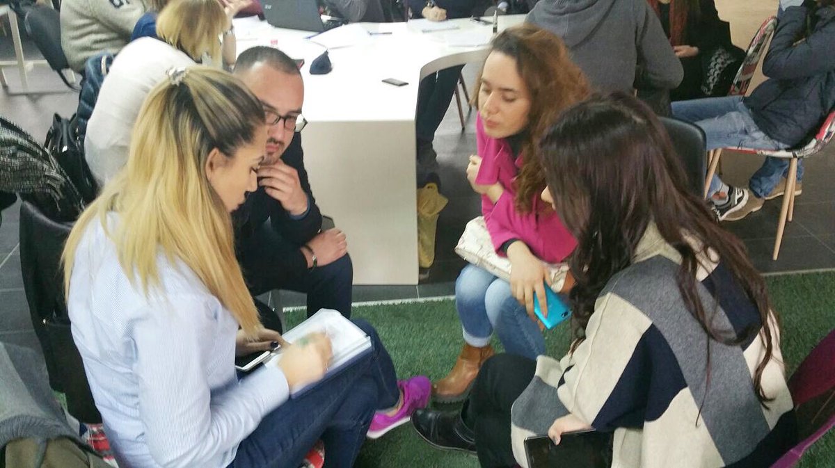 Jeton_Skenderi's tweet photo. #ediel #workshop #fresshclubs #klubiiekonomisteve https://t.co/omzrAJzQnQ