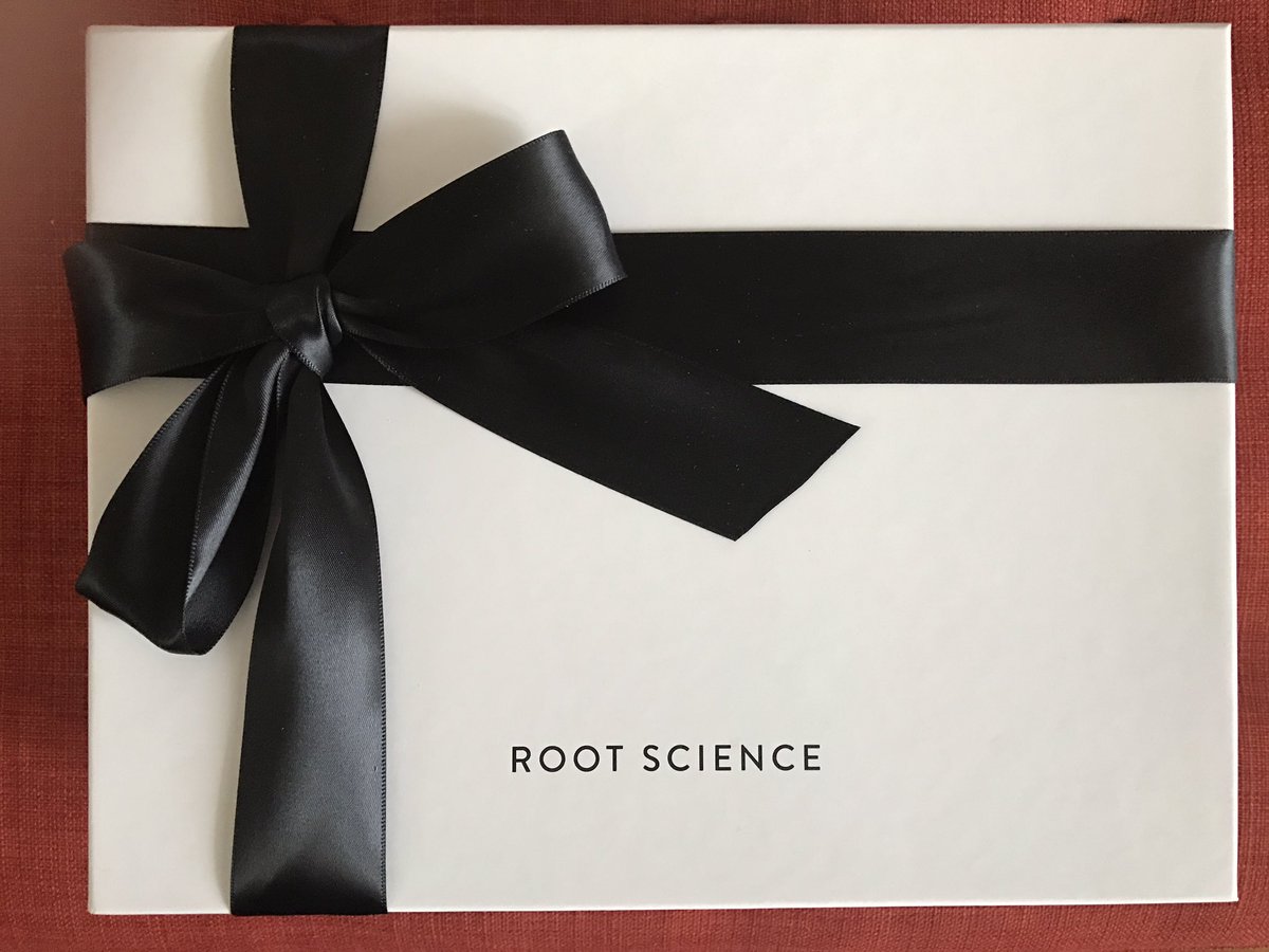 JasCephasJones's tweet image. Starting my day with the glow kit from @shoprootscience!!! Already obsessed. ❤👍🏾