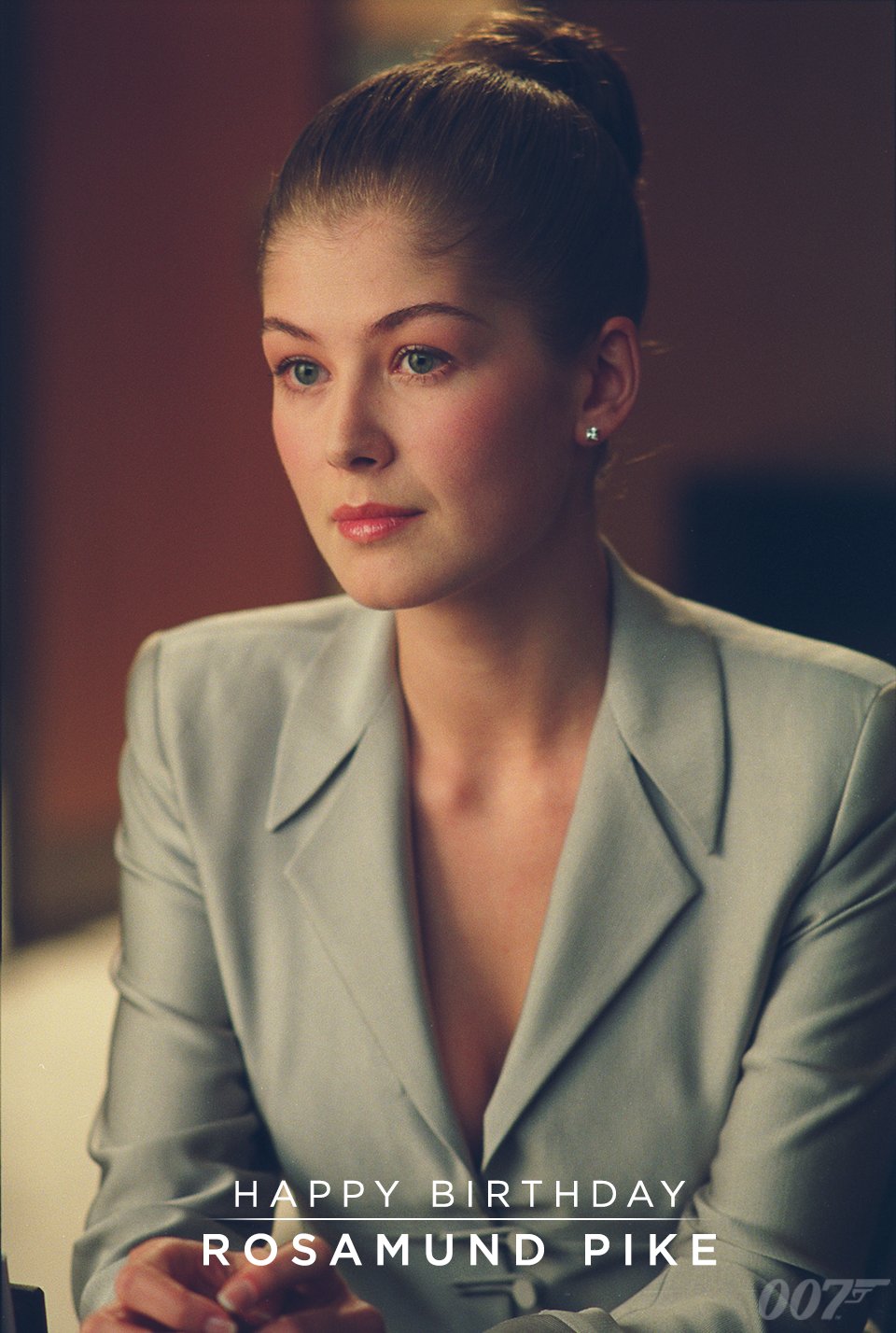 Happy Birthday to Rosamund Pike. She played Miranda Frost in DIE ANOTHER DAY (2002). 