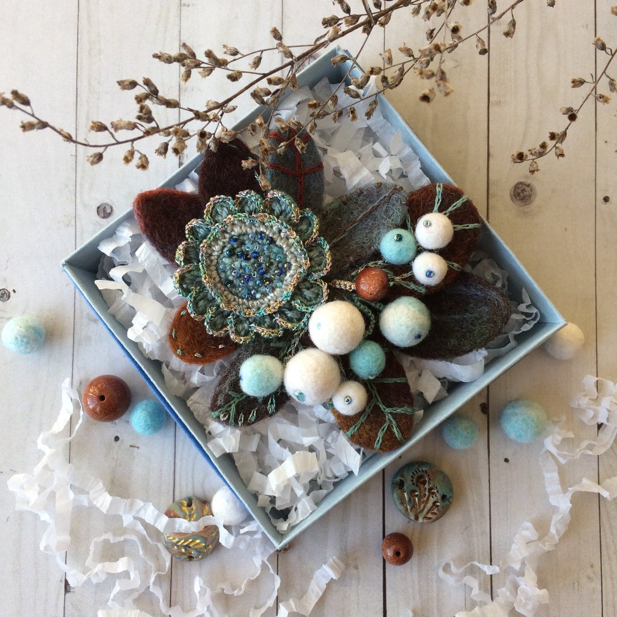 weaverbirdstore's tweet photo. Welcome to my store https://t.co/muEWEDz7U4 I gladly welcome all custom orders. #pin #brooch #art #feltpin #felted #jewelry #jewelrydesigner https://t.co/IuNbJsNSVr