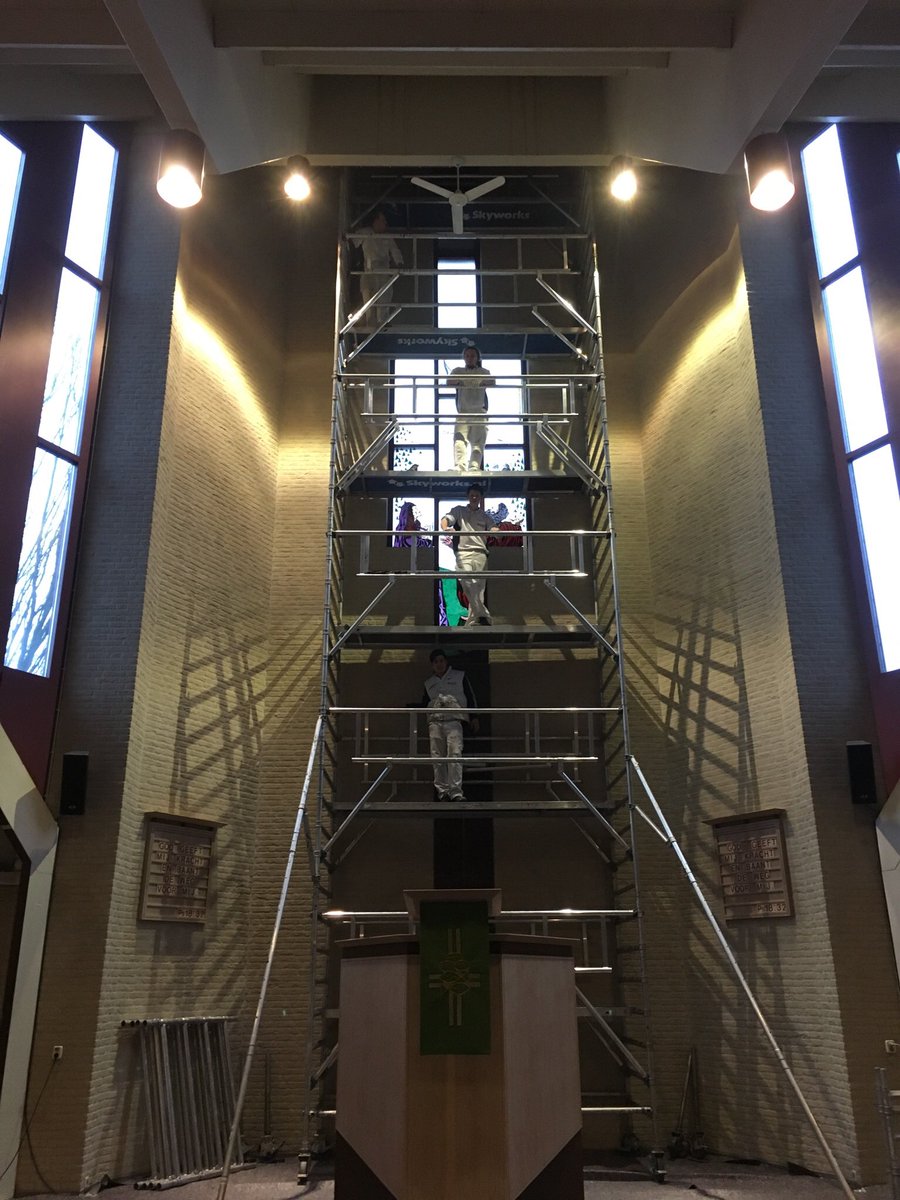 SchildervBuuren's tweet photo. Vandaag begonnen met een #uitdaging. #Spuitwerk in #Westerkerk Ermelo. Dus veel afdekken.In 2 delen zondag gewoon dienst. Samen @HWSverhuur. https://t.co/5FaMWyviH9