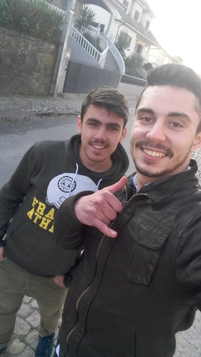 PedroPinto37's tweet photo. Grande companheiro de longas 'viajens' 😂🔝 #TudoNosso #AmigoPraVida #MuchoStyle 💪🔝 https://t.co/ZsFMVIgNmX