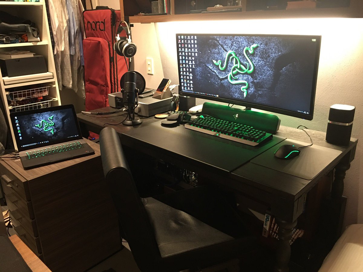 かも娘 No Twitter ホームシアターに見せかけたpcゲーム環境 Razer お前らのpcデスク周り晒していけ