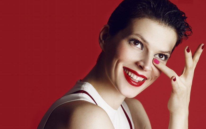 soy_502's tweet photo. Bimba Bosé, modelo, cantante y DJ, murió a los 41 años tras una larga batalla contra el cáncer de mama https://t.co/7kDjiDQK5K