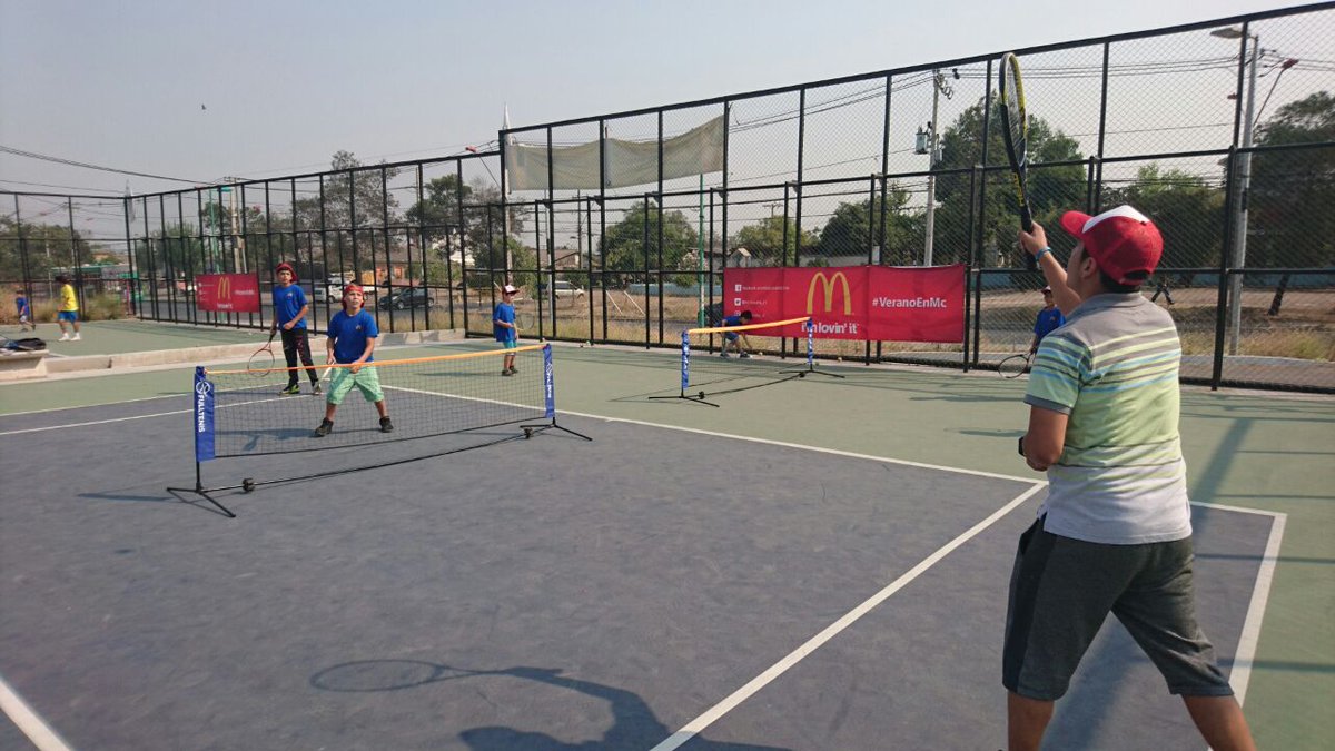 Panisello_PR's tweet photo. En las canchas de la Escuela Futuros para el Tenis comienzan hoy los talleres de verano apoyados por @mcdonalds_cl #Deporte #salud #VidaSana https://t.co/rKrmzHuAPG
