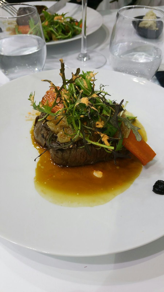 marchederungis's tweet photo. [♨Au Menu du restau #VillageRungis] : coeur de #rumsteck rôti et pommes de terre confites. Une délicieuse #Cuisine du Chef #AnthonyCoeuru 👌😉 https://t.co/Lr9BBWTmcA