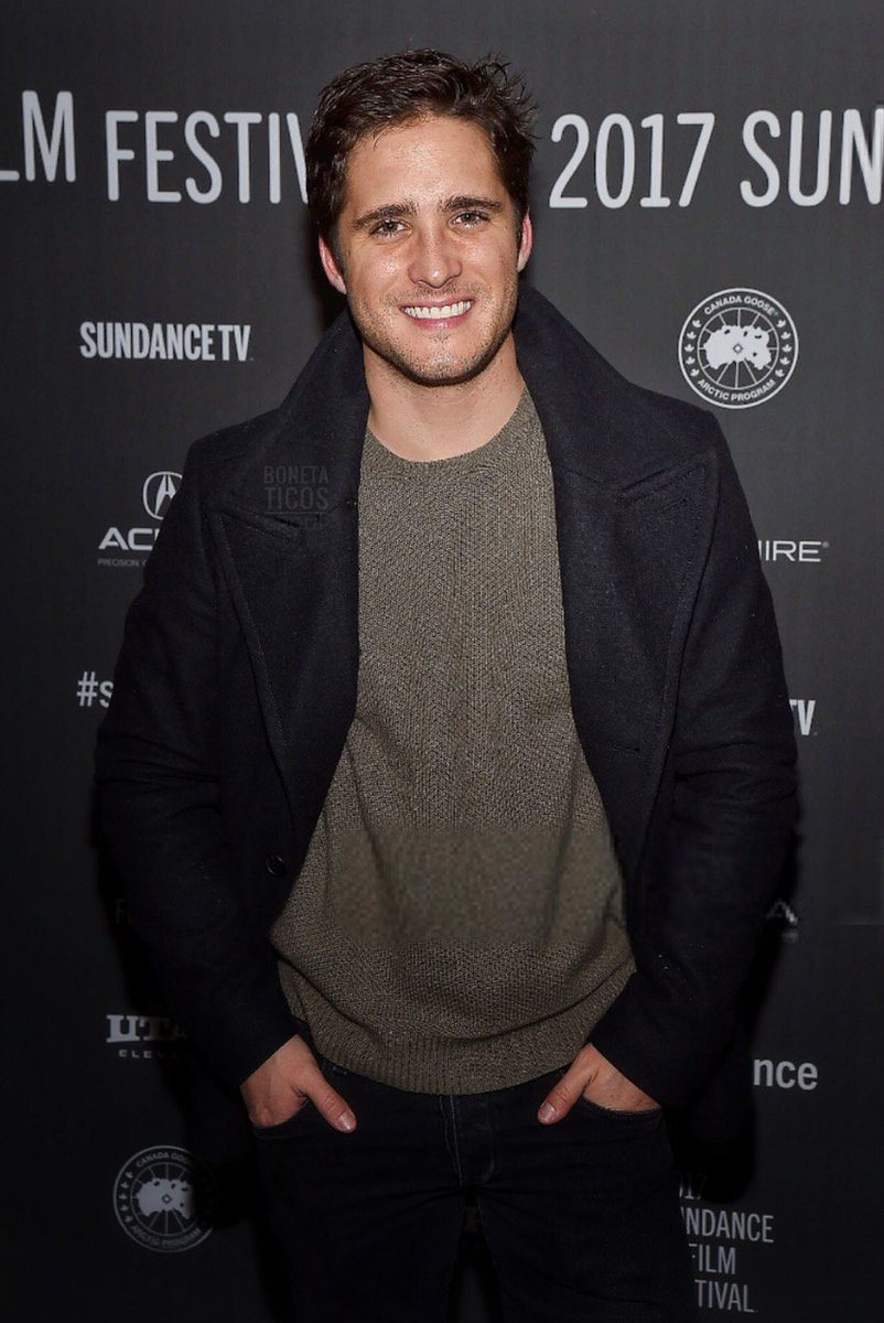 BonetaticosG's tweet photo. #DiegoBoneta attends the 'Lemon' Premiere on day 4 of the 2017 Sundance Film Festival (imagen editada por nosotros) https://t.co/WHomZFPVAP