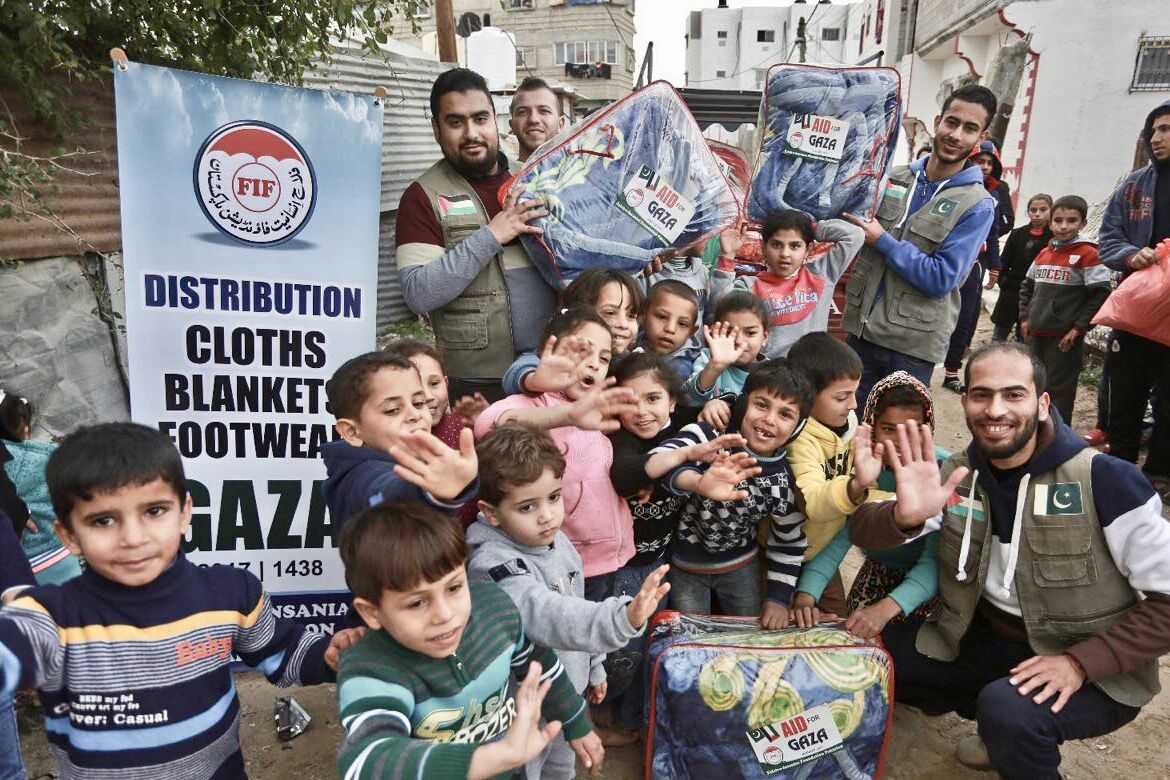 arshad_m1988's tweet photo. Never underestimate a moment
of your kindness.
It has power to change lives in ways you may never know.
#FIFinGaza #FIFBeyondBorders https://t.co/YjYiS7Wdep