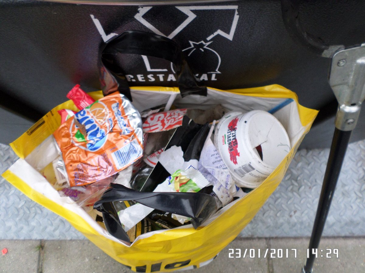 HansRoach's tweet photo. 'Mooi #Leusden"
Door niemand OPGEBOERD,
Door iemand AFGEVOERD.
#genots- #consumpte- #afval
Raap elke dag 1 stuks #zwerfie.
#statiegeld . https://t.co/7TLyTsSH3B