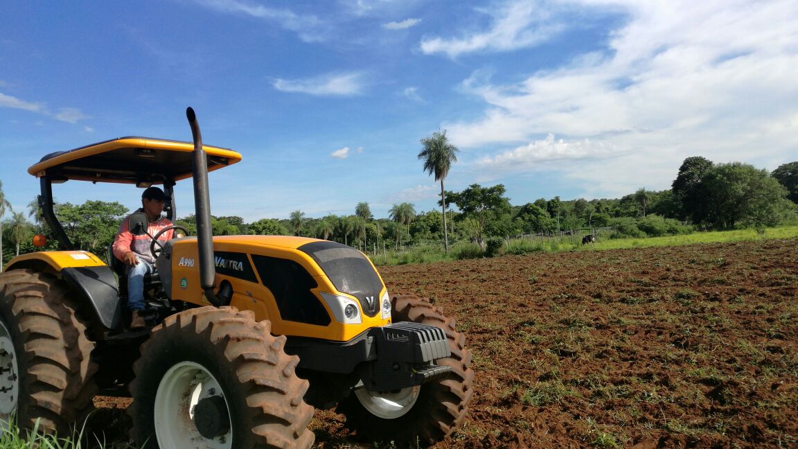 magparaguay's tweet image. Preparación de #2has de terreno para el Comité #HuguaPyta para siembra de #Tomate y #Frutilla en Compañia Ñuatí