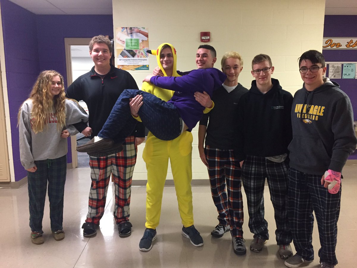 CoachCahill230's tweet photo. Spirit week kicks off w PJ day! Get your winter formal tickets during lunch periods! #StuCo #spiritweek #WiFormal2017 #neonglow https://t.co/U9a13RUFK5
