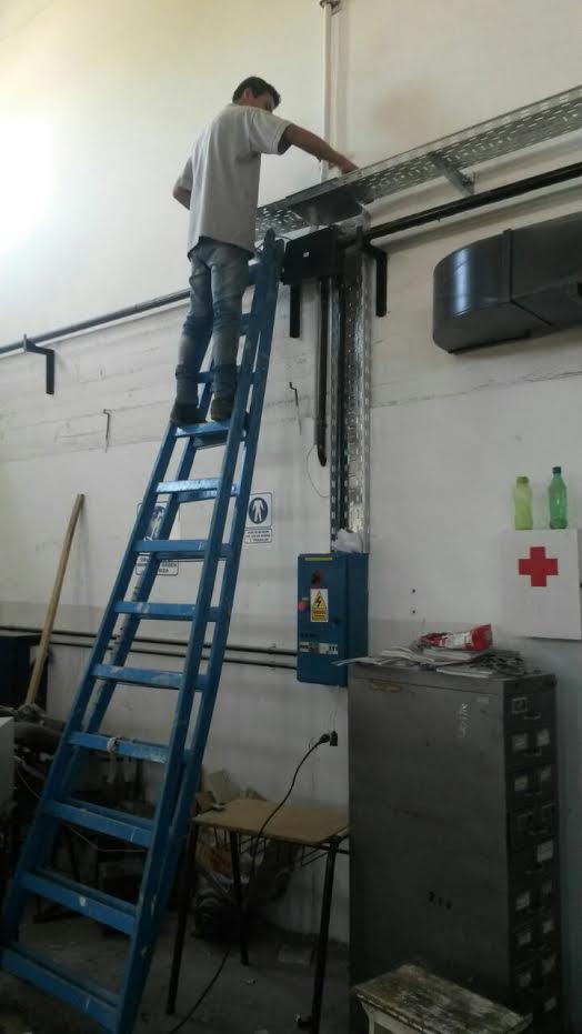 rionegroobras's tweet photo. #Viedma:En el CET 6 se ejecutan trabajos de instalación eléctrica, pintura, contrapisos y carpetas. #PROMEE https://t.co/SgFtsVguUy