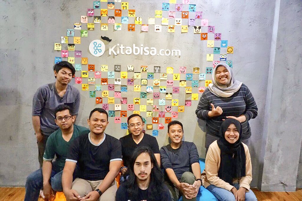 borryshasian's tweet photo. Coaching design sprint at @kitabisacom, the most popular crowdfunding service in Indonesia. #circleux #designsprint #google #expert https://t.co/FdQCcQr6L5