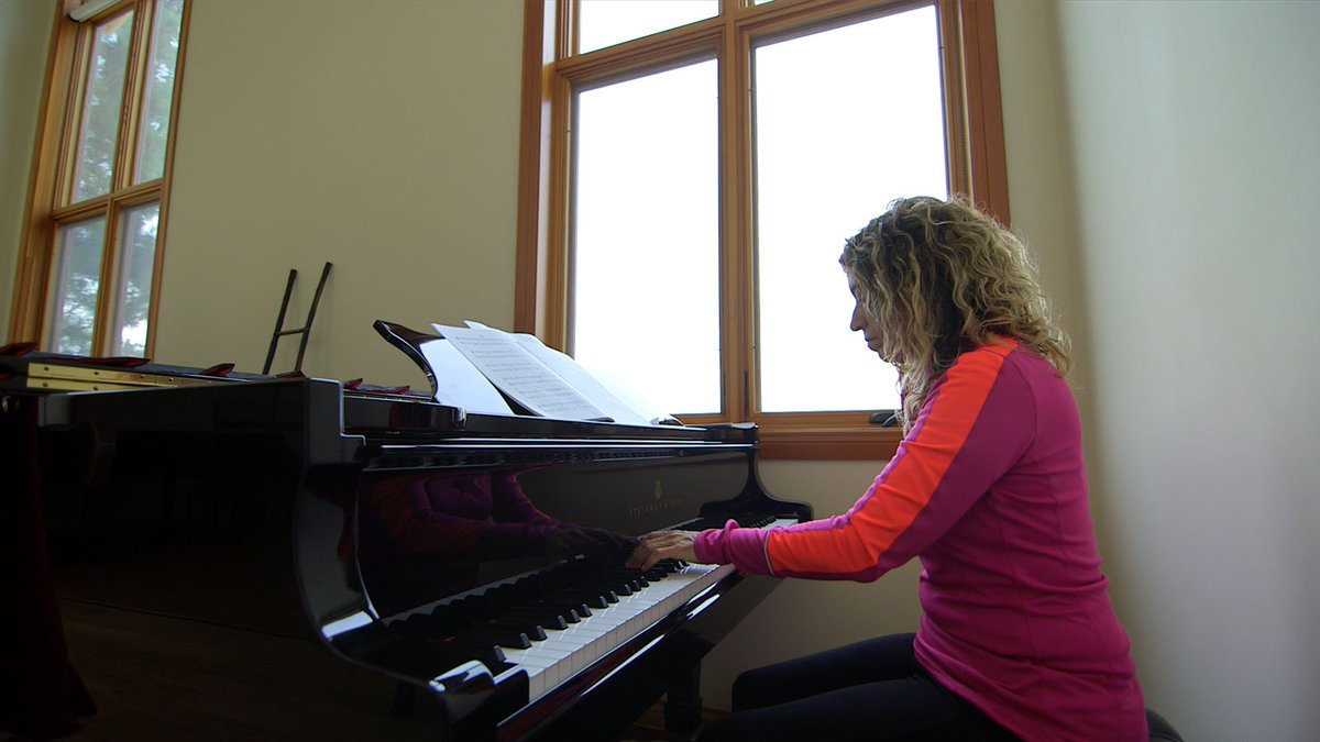 pianist backstage look