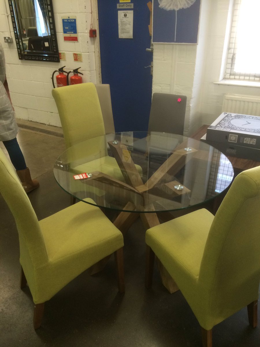 FreshCarnihan's tweet photo. @jrehuk @WTom1983 @NickFaldo006 @ajpj293 Brought a table #houseadmin https://t.co/RN3uG51Pdk