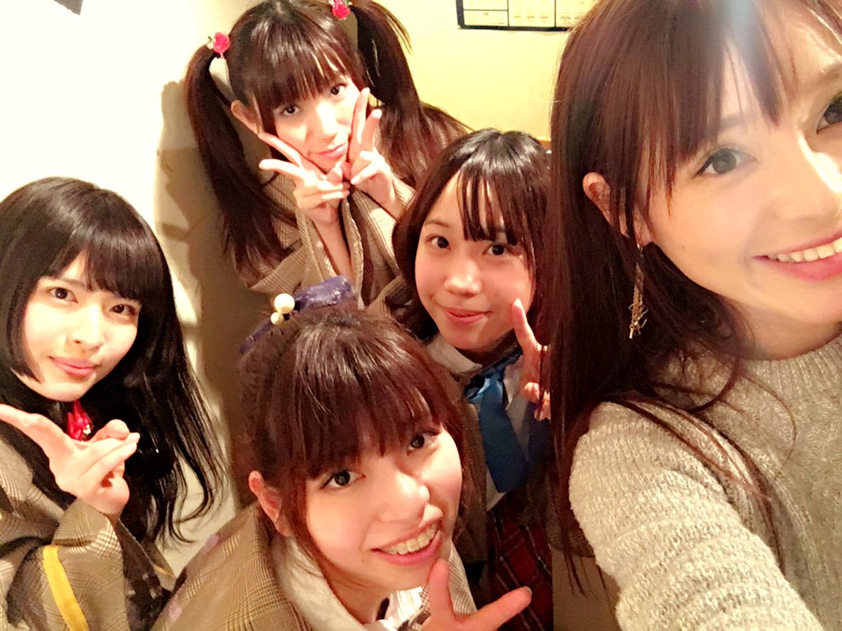 秋谷綾乃 A Twitter 赤坂so Da来てくれた方ありがとうございました 今日も楽しかったです 田辺あすかちゃんとかれんちゃんとりょんと私立シトロン学園さんと 今日はすごく眠たいのと 明日映画の方のお仕事なので 今から15分だけやります T Co