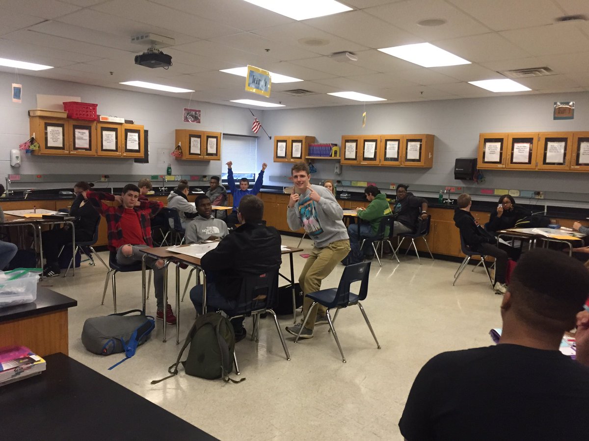 GLHS_ren's tweet photo. Hey GLHS, where you at? Rooms H299, L106, J287 are all in class on time!! They won a frosty! #renwithit https://t.co/DubLX9tWth