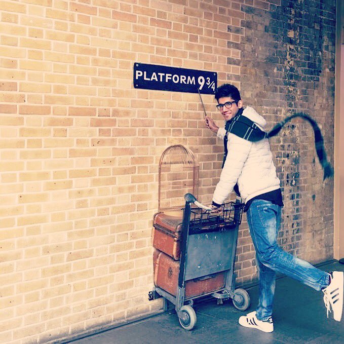 VSood12's tweet photo. finally got my hogwarts acceptance letter! #potterhead #childhooddream https://t.co/urxAydrbWJ