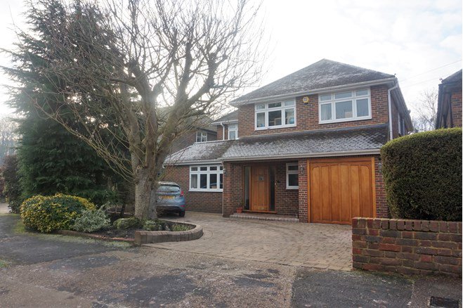 This 5 bed property on the market for £1.2M sold in just THREE days. #PurplebricksPower bit.ly/2jnlAO8