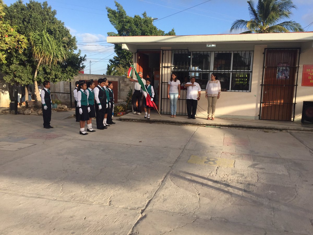 mobale's tweet photo. Gracias a la comunidad escolar de la Escuela Primaria "Pedro Sainz de Baranda" por recibirnos. #HomenajeCívico https://t.co/qXeHgvuwCS
