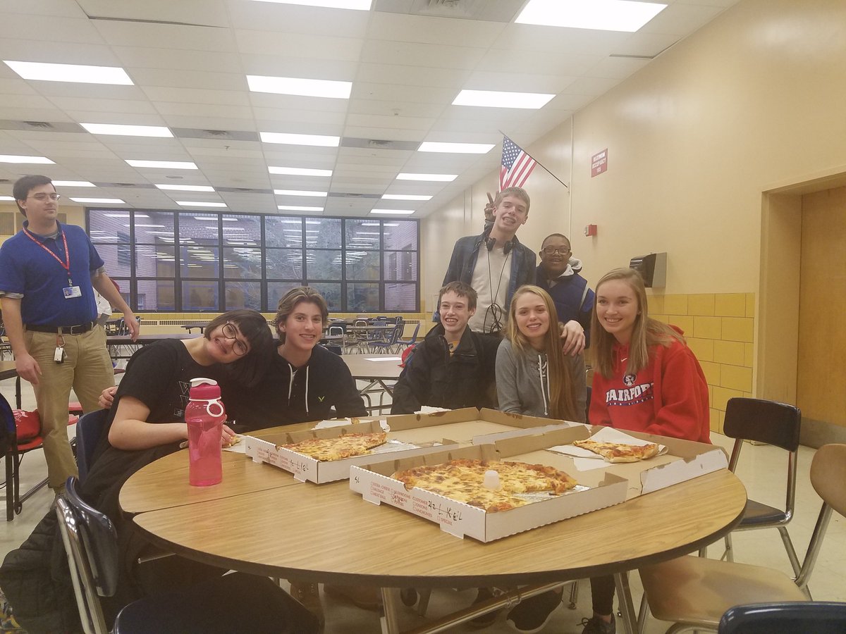 lsanfordfhs's tweet photo. @fairport_high  #fairportfamily #3rdperiodstudyhall #pizzawithfriends https://t.co/I4hnJHUJdV
