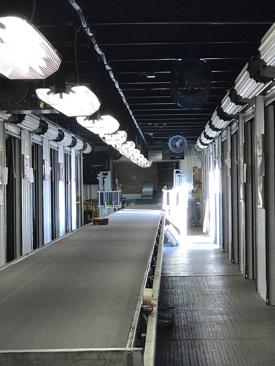 MrsSafetyKat's tweet photo. #closedoorpreload #blythevilleups 10 minutes before driver start.. woohoo! https://t.co/0cgpBDNp2h