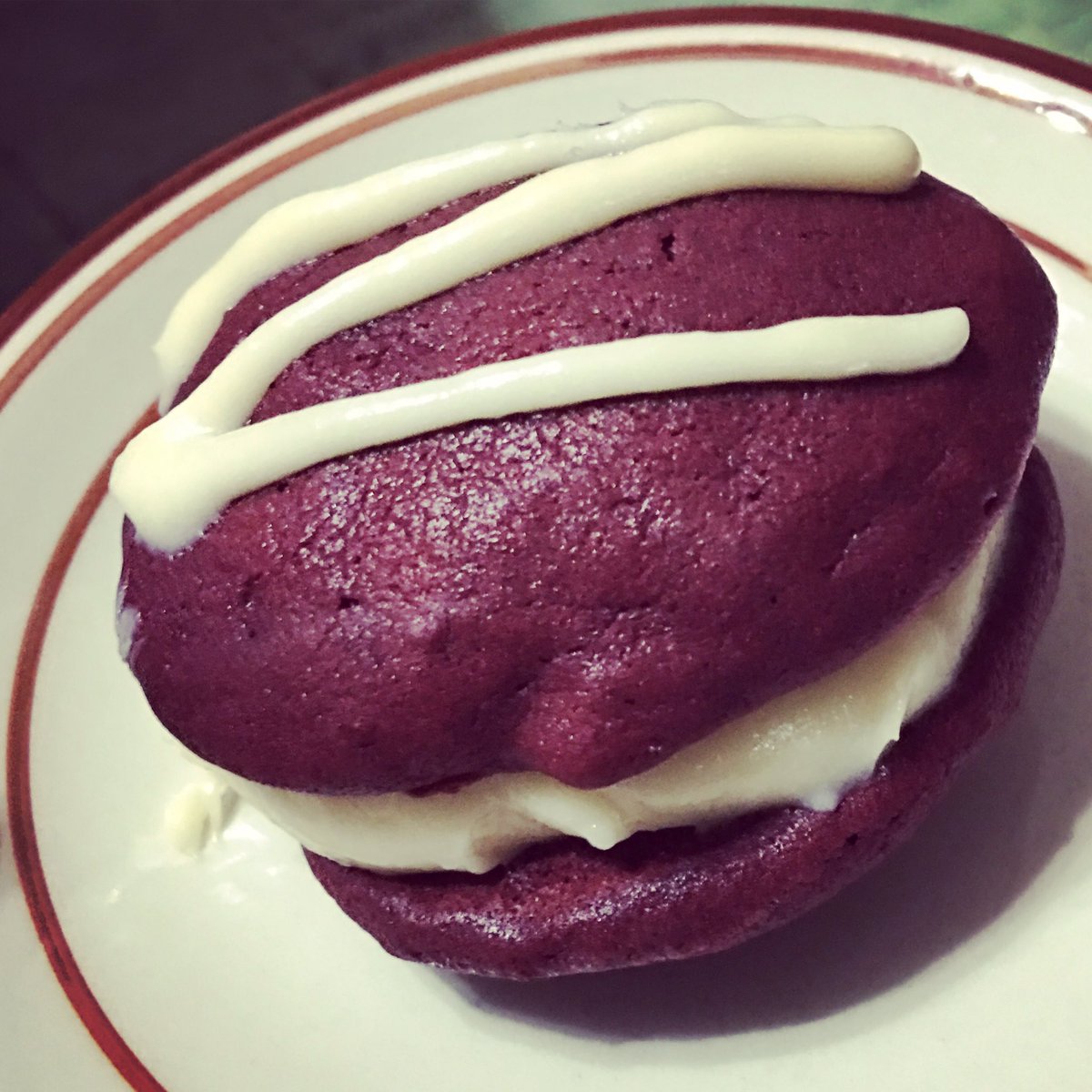 JasonRoa's tweet photo. "That's a whoopee pie, not a yippee pie."—the wife. Made with lotsa ❤ #KitchenDatesWithBenefits #twogetherness https://t.co/8bTydpqaJ8