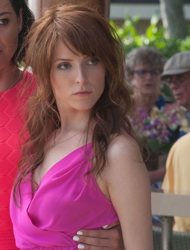 Little Hollywood ウェディング フィーバー ゲスな男女のハワイ旅行 彼らよりも彼女たちのほうが激しく下品 アナ ケンドリックがイカれてた 実は素顔に近いんじゃないだろか 前髪といつも以上にシャープな顔のラインのせいか見た目の印象も少し違い