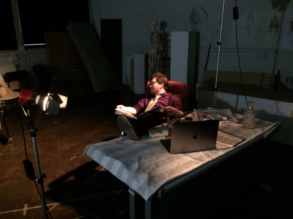 se7enhedd's tweet photo. A hard day at the office #lifedrawing @StaffsUni https://t.co/vhj3RWw4qu