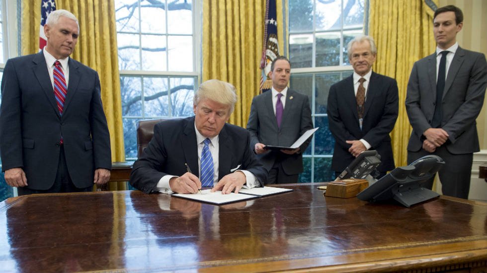 thehill's tweet photo. Trump orders immedate freeze on federal hiring https://t.co/wsOBd7NIA0 https://t.co/J4Vvs2dfUU