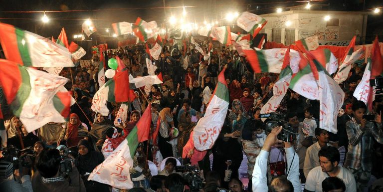 UmairIslamMemon's tweet photo. کراچی والےچھا گئے، #MQM زندہ باد،سرجانی والےآگئے،سرجانی والے چھا گئے کے نعروں کی گونج،میں ڈاکٹرمحمد فاروق ستار کی آمدپرزبردست گلپاشی کی گئی https://t.co/Y07Qm7tXNt