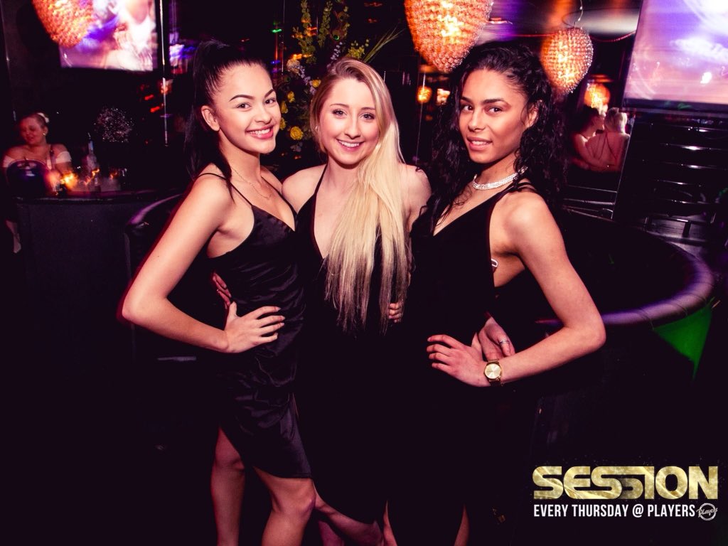 SessionThursday's tweet image. The countdown for Thursday is on 🎈

Expect elite vibes at you're number one Thursday spot as per usual 🌊

See you all Thursday 🌚