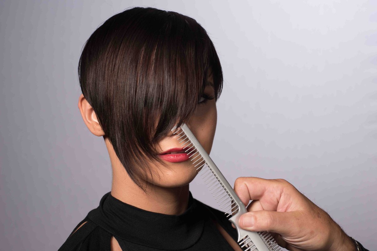 DonaldScottNYC's tweet photo. #SideFringe is all the craze this season, create deep #assymmetrical #fringe using the #DSNYC #CarvingComb Razor! https://t.co/T0Zrh1yUfd https://t.co/I9KQo199Ca