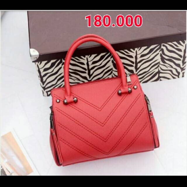 diey_NdHa's tweet photo. Saya menjual tas import seharga Rp180.000. Dapatkan produk ini hanya di Shopee! https://t.co/Z7RwnL8NdM #ShopeeID https://t.co/vjD6wZdQOj