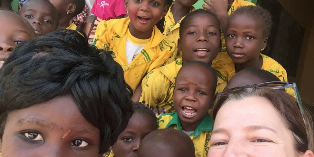 bodegasmuga's tweet photo. ¡Si hay algo que nos da fuerzas es su sonrisa! Seguimos adelante en #Benin 👉👉👉 #clubdelos300 @FUNDACIONALAINE @FundacionLLYC https://t.co/g0BluzU8be